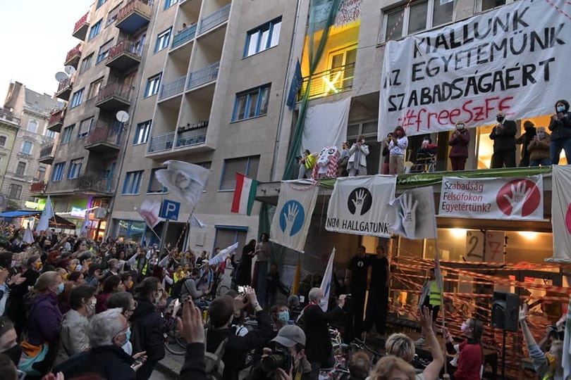 Lajos Tamás: Már amennyire ezt blokádnak lehet nevezni, ezt a pár diákot, aki ott randalírozik