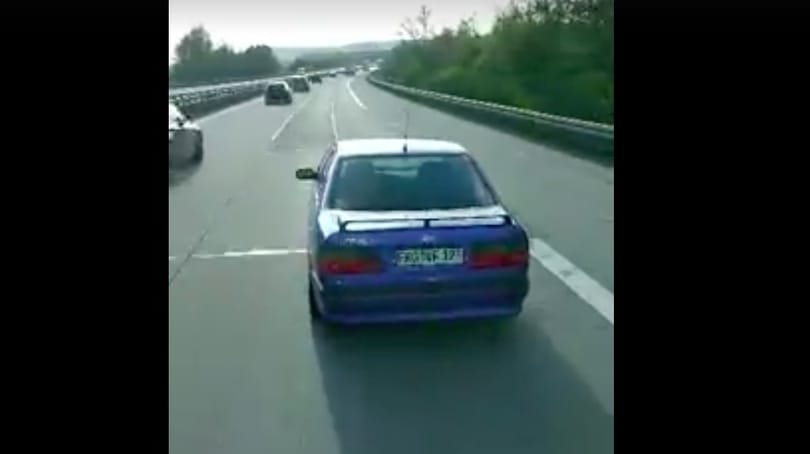 Színtiszta sunyiság: hosszú kilométereken át szivatta az autós a kamionost – videó