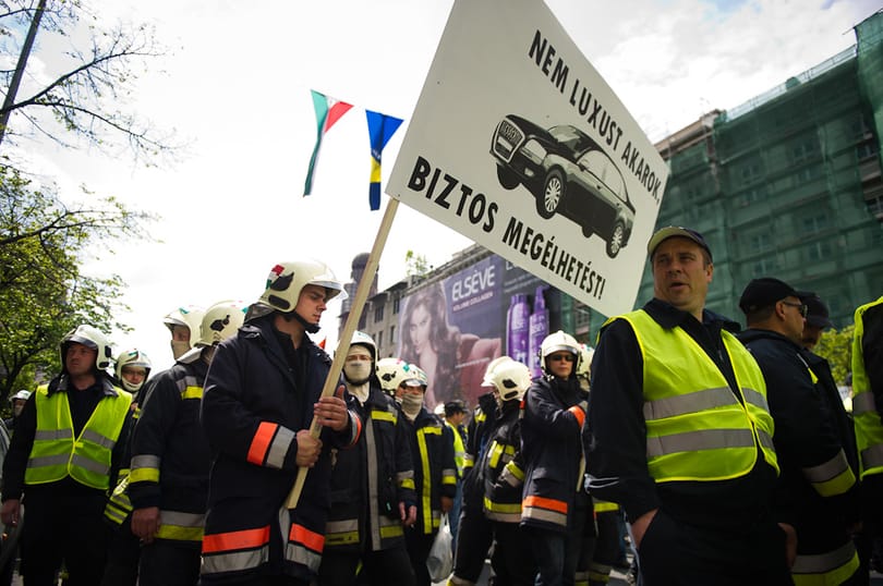 Külföldi tűzoltókat is hívnak a következő tüntetésre