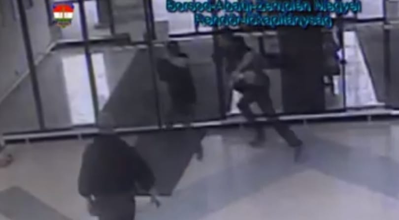 Fotocellás ajtó kapcsolta le a szalámitolvajt – videó