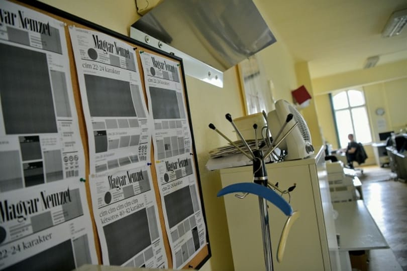 A Magyar Nemzet bezárásáról: Simicska egy geci