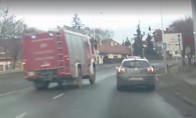 Videó: így csattant hatalmasat Szentendrén a szirénázó tűzoltóautó