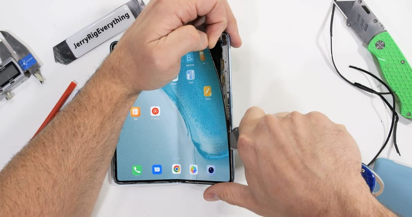 Szétkapták a Honor „varázslatos” hajlítható telefonját, kiderült, mi van a Magic Vs-ben