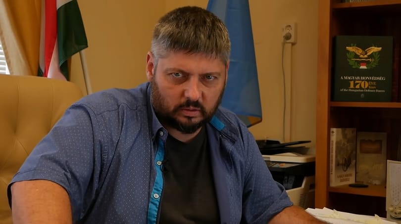 A HÉV-megállóban maszturbáló férfi ügye miatt kiszállt a hatóság a kerepesi polgármesterhez