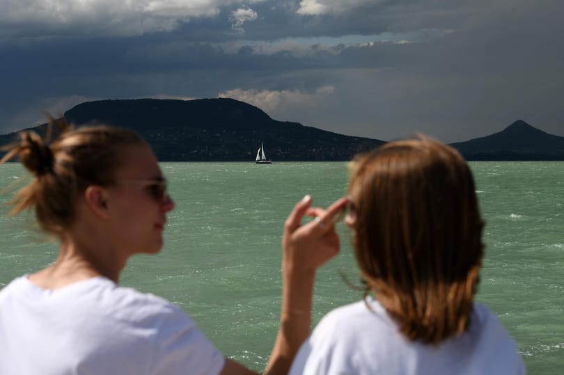 Zivataros lesz a nap hátralévő része, a jövő héten sem várható lehűlés