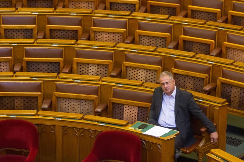 Cáfolja a Fidesz túlóratörvénnyel kapcsolatos cáfolatát a vegyipari szakszervezet