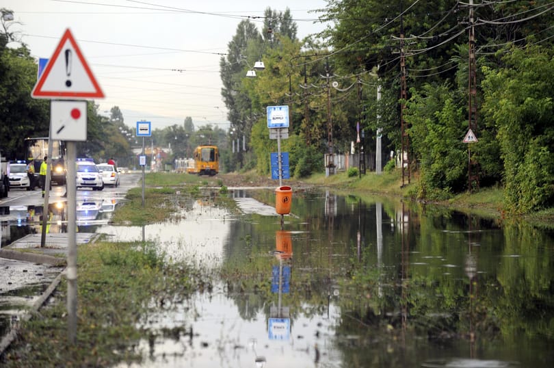 Fotó: eltűnt a felhőszakadásban a Maglódi úti villamospálya