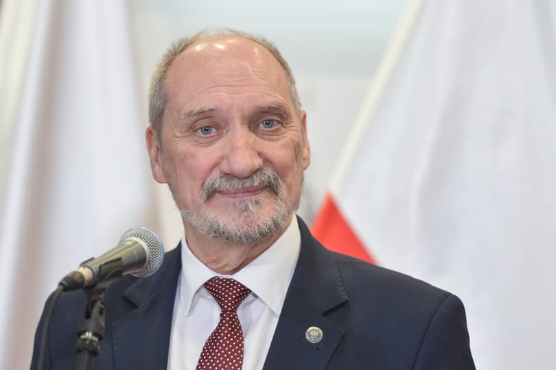 A leváltott lengyel védelmi miniszter Budapestre jönne nagykövetnek?