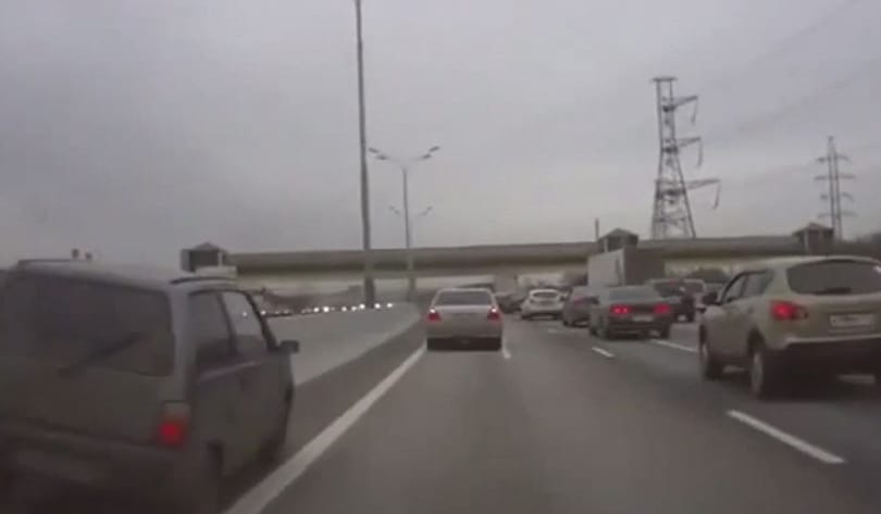 Annyira zseniálisak ezek az orosz autósok – videó
