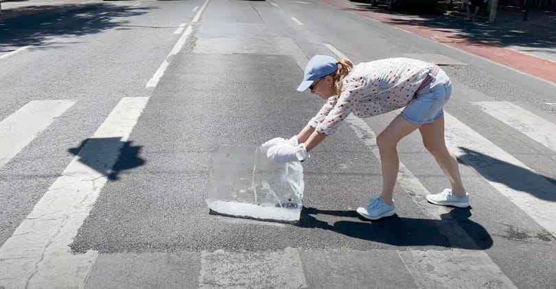 Mázsás jégtömböt tolt keresztül fél Budapesten Kováts Adél