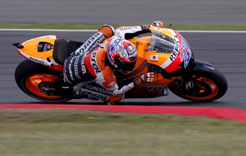 Fotó: egy kanyar, öt motoros a silverstone-i MotoGP-n