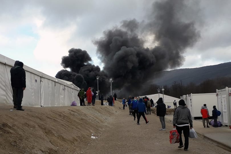 1400 menedékkérő maradt szállás nélkül Boszniában egy tábor bezáratása után