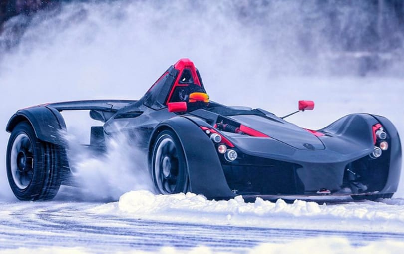 Hóban és jégen driftelt a Budapesten szuperautót tört milliárdos