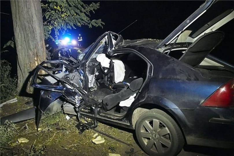 Fotók: Csoda, hogy túlélte a sofőr a csongrádi balesetet