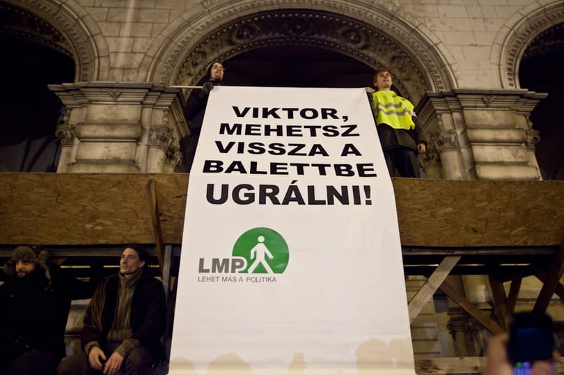 Megvertek két LMP-szimpatizánst az Operánál