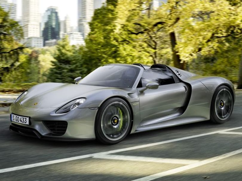 Elkelt a Porsche hibrid szuperautójának összes példánya