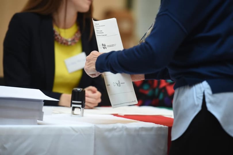 „Minősíthetetlen hangnem” az egyik debreceni szavazókörben
