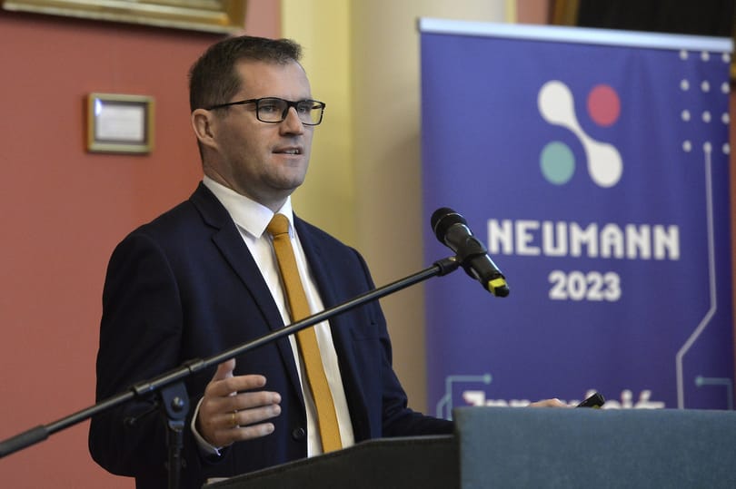 Orbán is aláírta a köznevelési államtitkár helyettesének lemondását