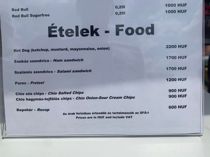 Forma-1 büféárak: sör 1300-tól, a hot dog 2200, a hamburger 4500 forint