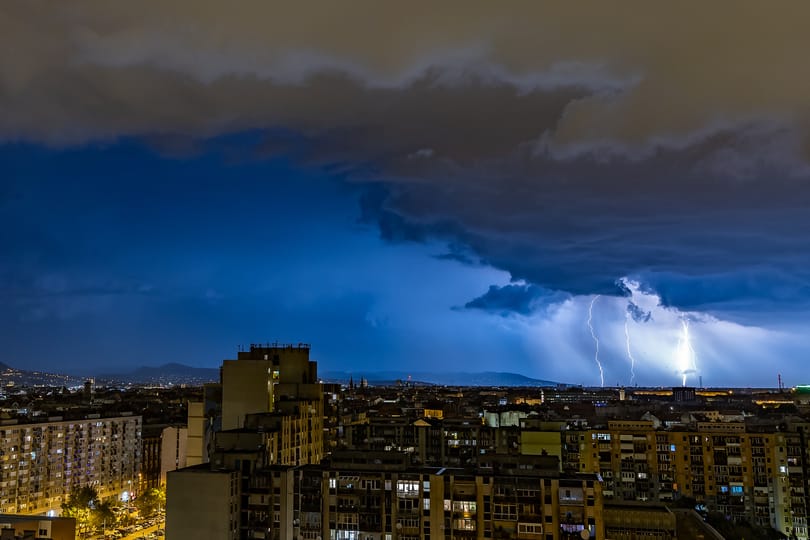 Jönnek a zivatarok, de egyelőre nem Budapesten – riasztást adtak ki a meteorológusok