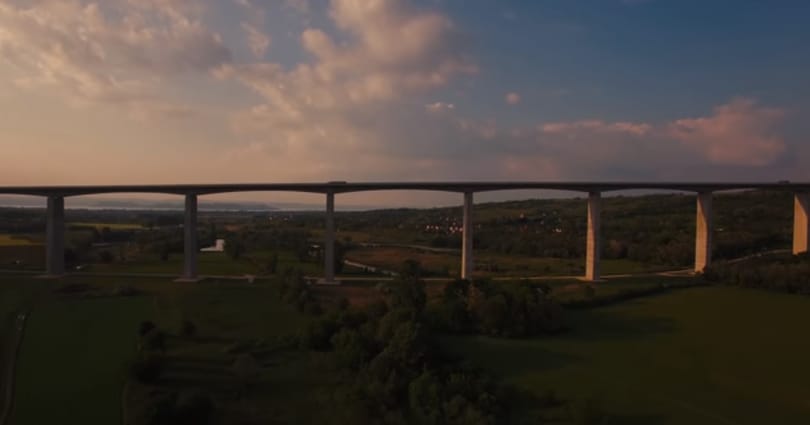 Megindult a forgalom a kőröshegyi völgyhídon