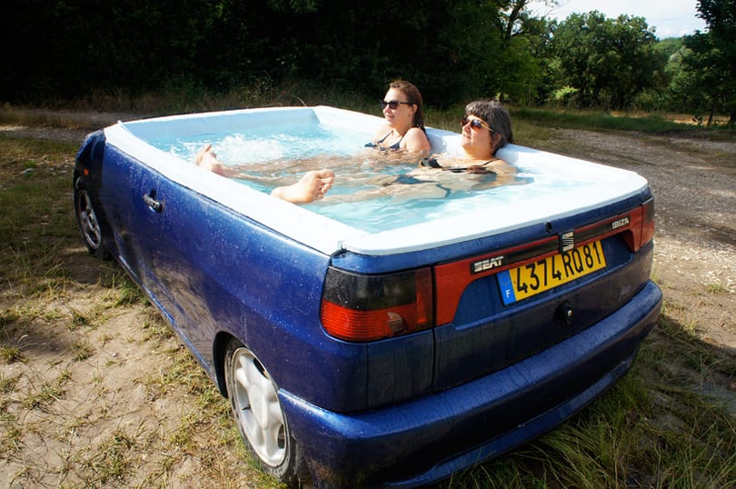 Jacuzzit készített Seat Ibizájából egy francia - videó