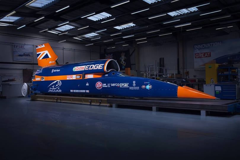 Megérkezett a szörny: 135 ezer lóerővel döntene sebességi rekordot a Bloodhound