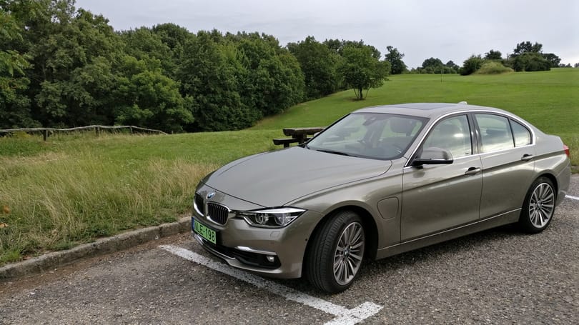 BMW 330e-teszt: hibrid élménygenerátor