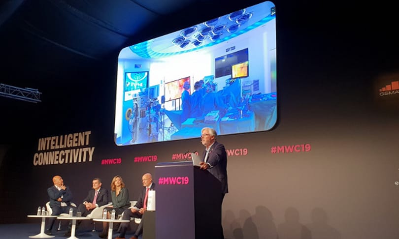 Megvolt az első távműtét, amit 5G-n segített egy orvos