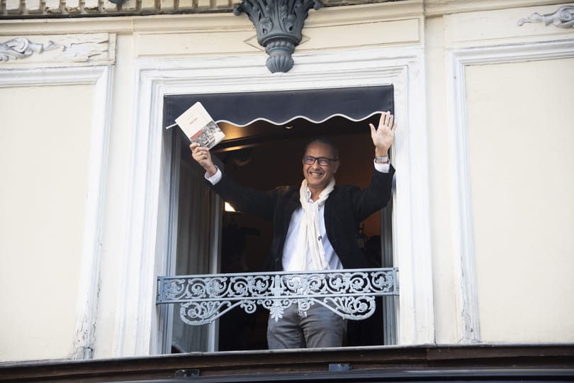 Az algériai mészárlás túlélője csalással vádolja a díjnyertes írót