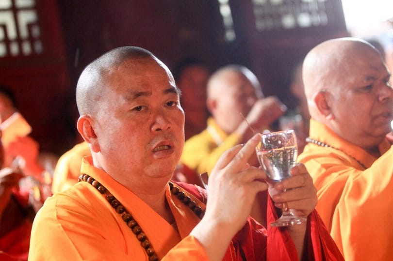 Sikkasztással és szexszel vádolják a világhírű Shaolin templom vezetőjét