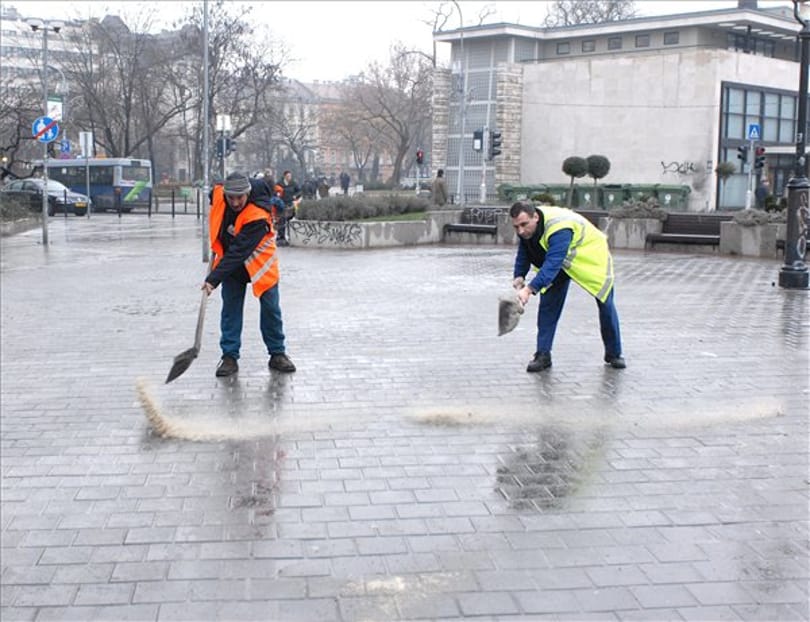 Vigyázat! Csúsznak a járdák Budapesten
