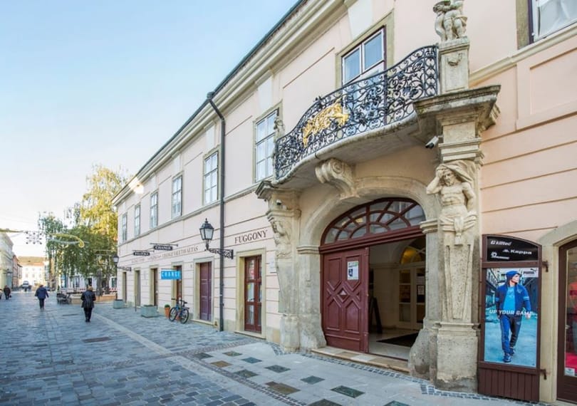 Elloptak egy győri érmegyűjteményt, hamisítványokat állítottak ki helyette