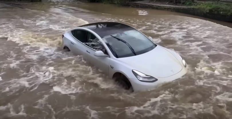 Egy Tesla nem motorcsónak, még ha néhány sofőr ezt máshogy is gondolja