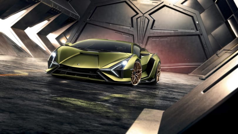 Egymilliárd forintba kerül és 819 lóerős a Lamborghini első hibridje