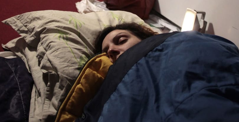 Csináltak egy kütyüt a tudósok, amivel kamera nélkül is látják, milyen pózban alszunk