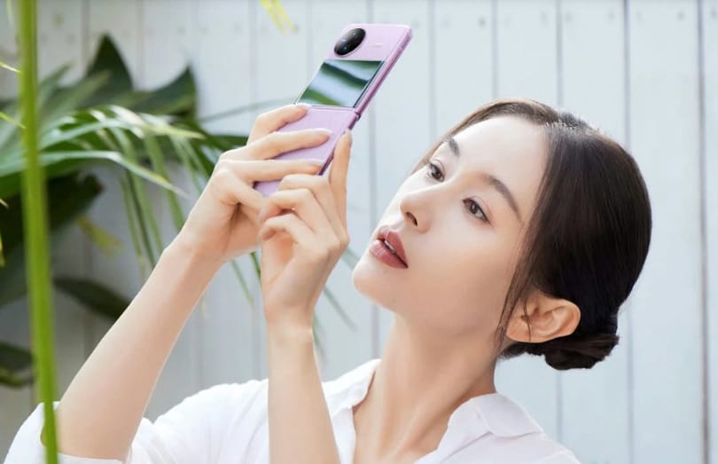 Látványos válasz jöhet a Samsung kinyitható/becsukható telefonjára