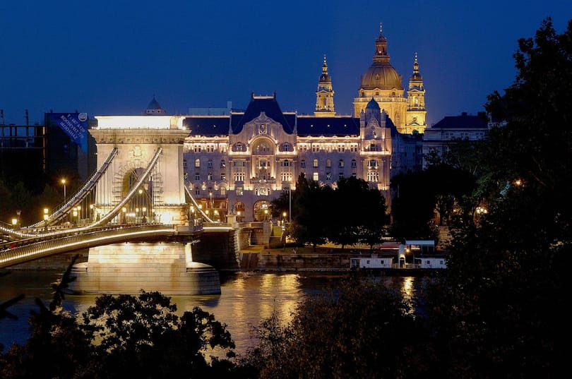 Megvette a főváros az E.On-tól a budapesti közvilágításért felelős céget