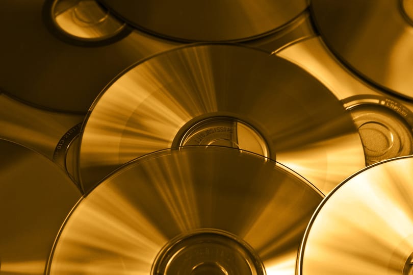 Jön az újfajta CD-lemez, amire 700 000 gigabájt adat fér