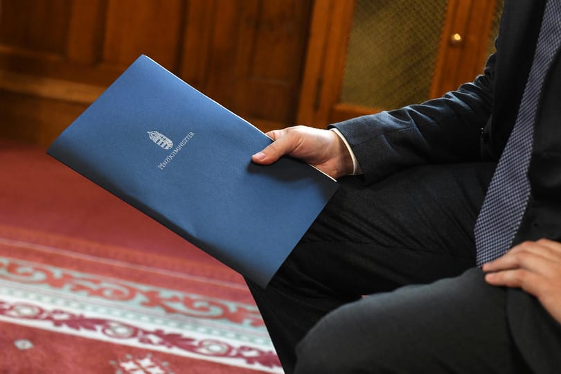 Fejlődik a kormány: a 2023-as költségvetést már csak hetente írták át