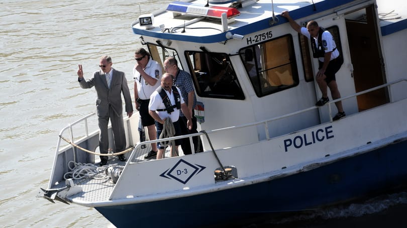 Pintér Sándor hajón érkezett a Hableányhoz