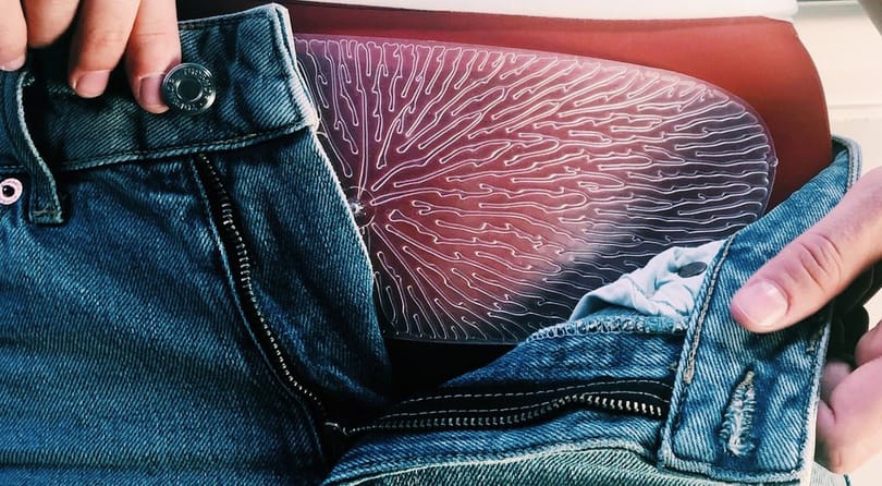 Észrevétlenül elfér a fehérnemű alatt az új menstruációs fájdalomcsillapító