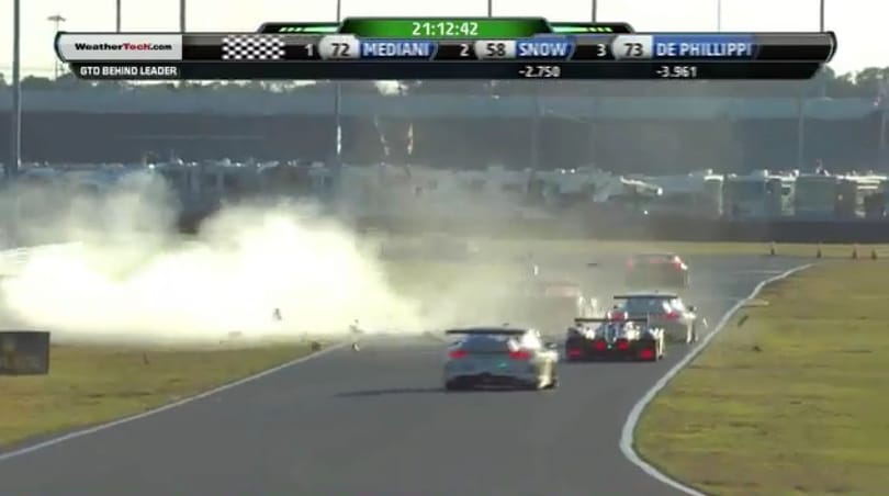 Padlógázzal találta el a poroszkáló Ferrarit egy Corvette - videó
