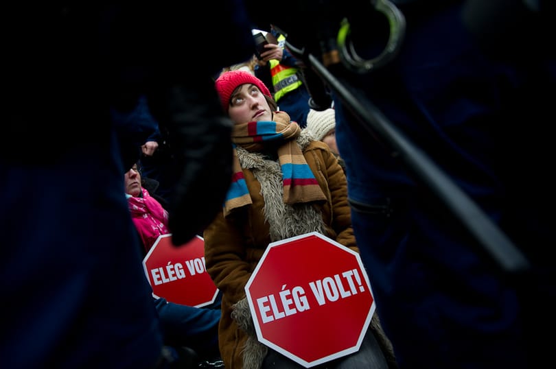 Lendvai Ildikót és más MSZP-seket is elvittek a rendőrök