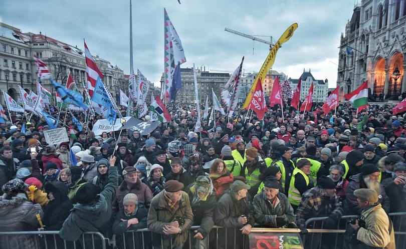 Jogellenesen hozta nyilvánosságra az Origo a rabszolgatörvény elleni tüntetések szervezőinek nevét
