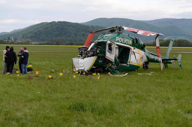 Lezuhant egy rendőrségi helikopter Eperjesen, két tűzoltó meghalt - fotók