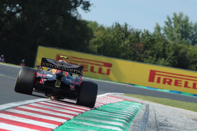 A Hungaroring három kanyarjában nagyon kell figyelniük a pilótáknak