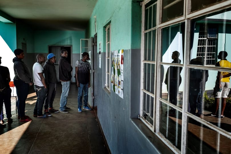 Szexbotrányba keveredett Zimbabwe alelnöke