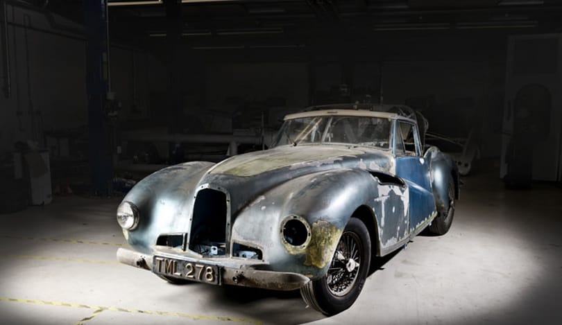 30 évig rohadt egy garázsban a ritka Aston Martin - fotók