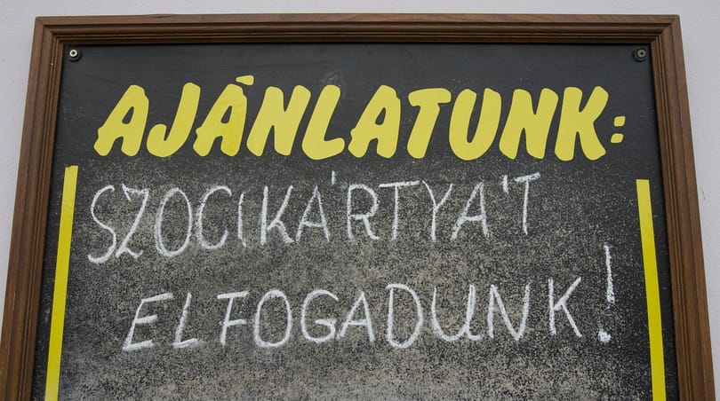 Orbánék beengedték a főáramba Monok szellemét